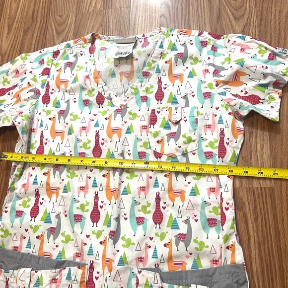 Small Llama Scrubs Top - Picture 9 of 9